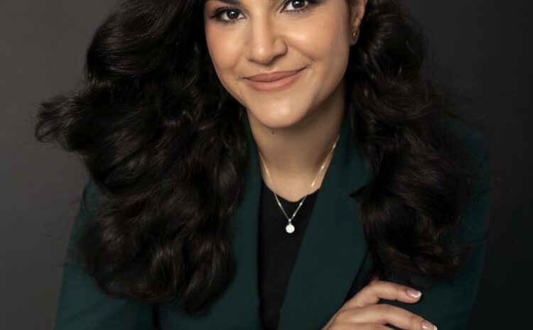  Mona Faris